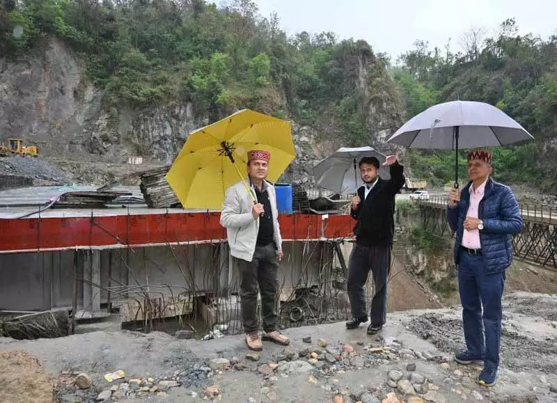 SDM ने सरकाघाट में NH-3 निर्माण का निरीक्षण किया SDM ने सरकाघाट में NH-3 निर्माण का निरीक्षण किया