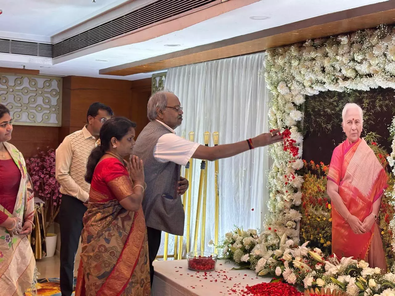 तिरुपति पहुंचे सांसद बृजमोहन अग्रवाल स्व. पालेटी स्वरूपा रानी की शोकसभा में हुए शामिल तिरुपति पहुंचे सांसद बृजमोहन अग्रवाल स्व. पालेटी स्वरूपा रानी की शोकसभा में हुए शामिल