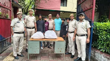 पुलिस ने की चोरी हुई 6 किलो चांदी और कीमती धातुएं बरामद, चार आरोपी गिरफ्तार पुलिस ने की चोरी हुई 6 किलो चांदी और कीमती धातुएं बरामद, चार आरोपी गिरफ्तार