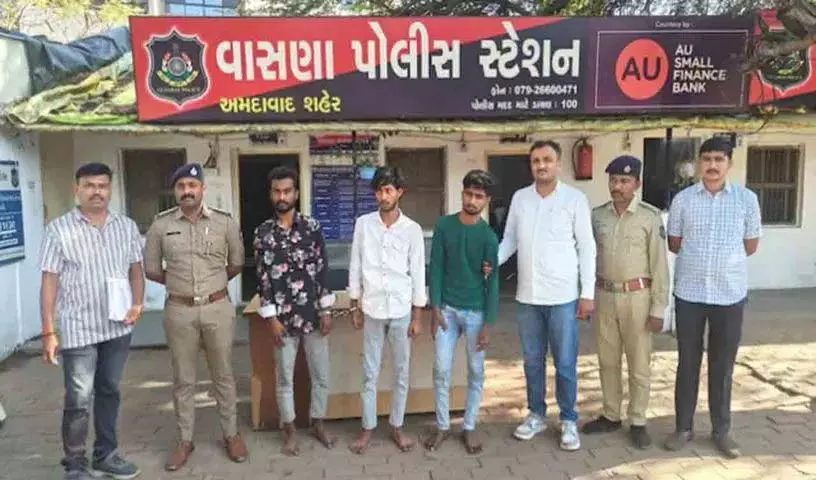 गुजरात के अहमदाबाद में लड़कियों को होटल बुलाने के लिए Fake Aadhaar Card बनाने की साज़िश में 3 लोग गिरफ़्तार गुजरात के अहमदाबाद में लड़कियों को होटल बुलाने के लिए Fake Aadhaar Card बनाने की साज़िश में 3 लोग गिरफ़्तार