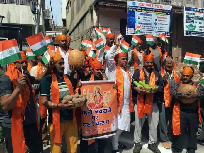 DF&SS ने वस्तुओं की कीमतों में बढ़ोतरी और मिलावट के ख़िलाफ़ विरोध प्रदर्शन किया DF&SS ने वस्तुओं की कीमतों में बढ़ोतरी और मिलावट के ख़िलाफ़ विरोध प्रदर्शन किया