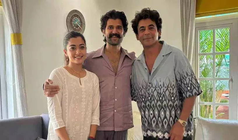 Sunil Grover ने विरोश से मुलाकात की, विजय देवरकोंडा और रश्मिका मंदाना को बधाई दी Sunil Grover ने विरोश से मुलाकात की, विजय देवरकोंडा और रश्मिका मंदाना को बधाई दी