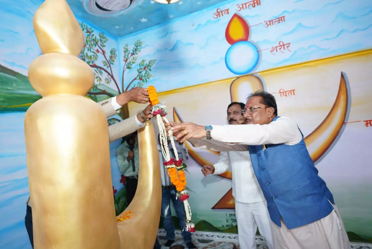 CM विष्णुदेव साय ने बड़ादेव का पूजा कर प्रदेशवासियों की सुख -समृद्धि का लिया आशीर्वाद CM विष्णुदेव साय ने बड़ादेव का पूजा कर प्रदेशवासियों की सुख -समृद्धि का लिया आशीर्वाद