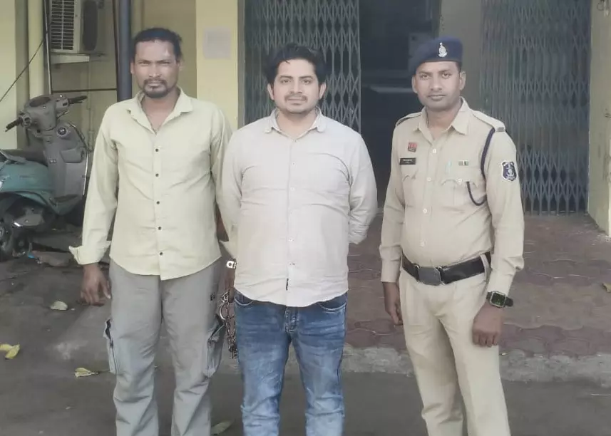 मॉड्यूलर ऑपरेशन थियेटर बनाने के नाम पर 5 लाख की धोखाधड़ी, फ्रॉड गिरफ्तार मॉड्यूलर ऑपरेशन थियेटर बनाने के नाम पर 5 लाख की धोखाधड़ी, फ्रॉड गिरफ्तार