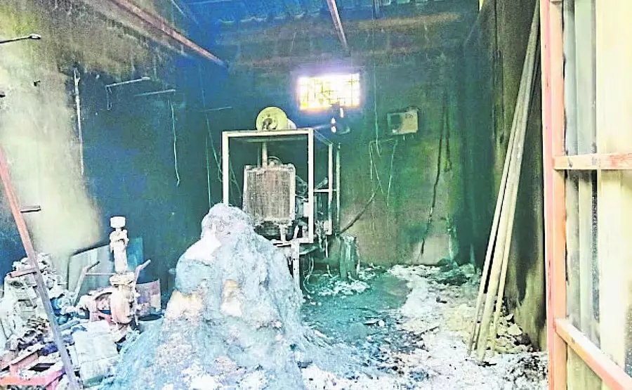 Karnataka : कॉफ़ी गोदाम में आग, उपकरण क्षतिग्रस्त Karnataka : कॉफ़ी गोदाम में आग, उपकरण क्षतिग्रस्त