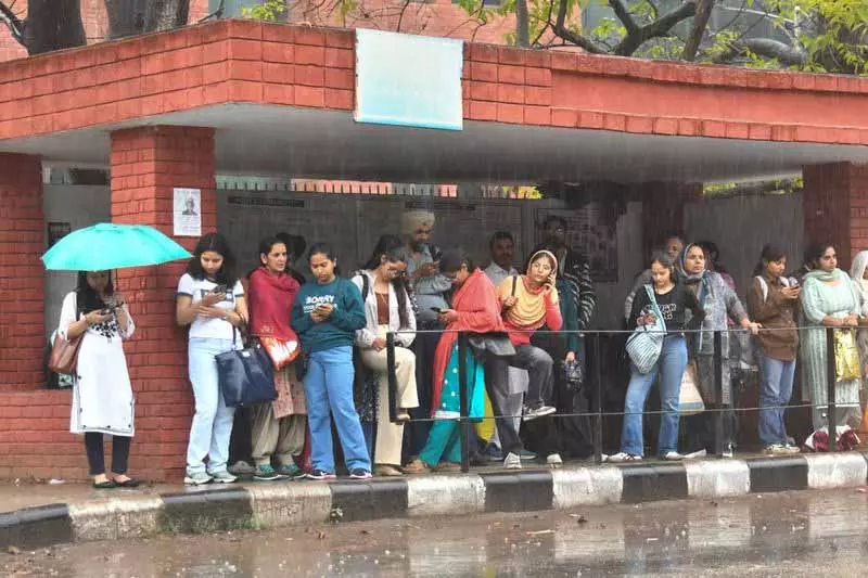 मार्च का पलटवार, पश्चिमी विक्षोभ ने Chandigarh ट्राइसिटी में पारा गिराया मार्च का पलटवार, पश्चिमी विक्षोभ ने Chandigarh ट्राइसिटी में पारा गिराया
