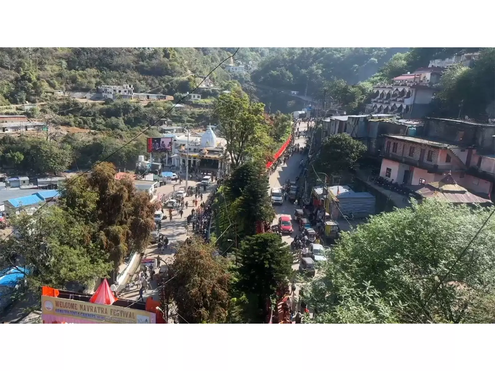 Jammu and Kashmir: नवरात्रि के दौरान 30,000 से अधिक श्रद्धालु वैष्णो देवी मंदिर की ओर रवाना Jammu and Kashmir: नवरात्रि के दौरान 30,000 से अधिक श्रद्धालु वैष्णो देवी मंदिर की ओर रवाना