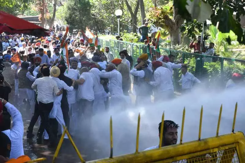 Amritsar के अधिकारी की मौत, विपक्षी दलों ने AAP सरकार के खिलाफ संयुक्त विरोध प्रदर्शन किया Amritsar के अधिकारी की मौत, विपक्षी दलों ने AAP सरकार के खिलाफ संयुक्त विरोध प्रदर्शन किया