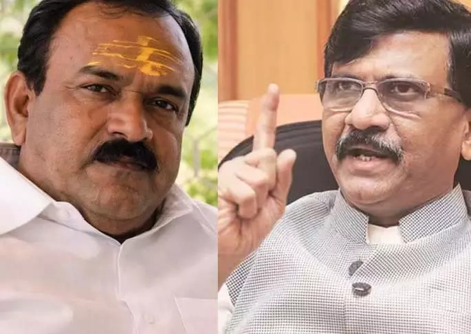 Sanjay Raut ने अशोक खरात के दरबार में जाने वाले मंत्रियों को पाखंडी बताया Sanjay Raut ने अशोक खरात के दरबार में जाने वाले मंत्रियों को पाखंडी बताया