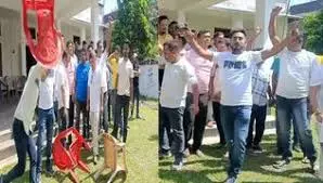 Nalbari में कांग्रेस में अंदरूनी विवाद, जिला कार्यालय में हिंसक विरोध और ताला Nalbari में कांग्रेस में अंदरूनी विवाद, जिला कार्यालय में हिंसक विरोध और ताला