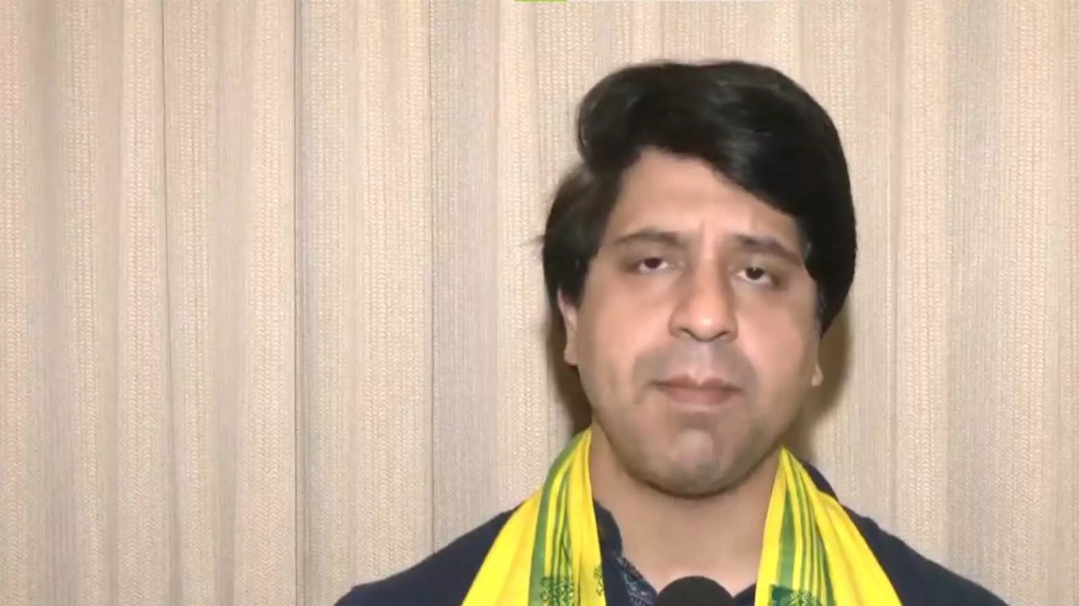 अधिकारी की आत्महत्या पर शहजाद पूनावाला ने AAP सरकार पर साधा निशाना अधिकारी की आत्महत्या पर शहजाद पूनावाला ने AAP सरकार पर साधा निशाना