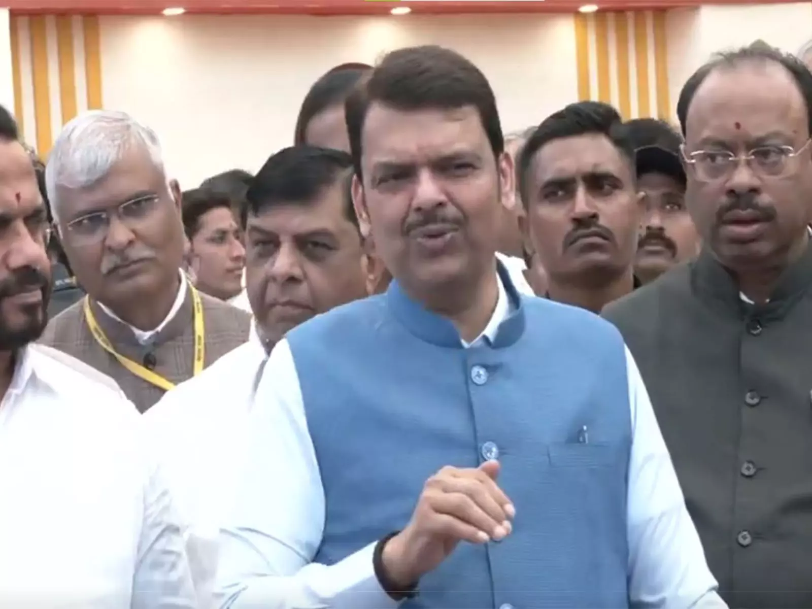 महाराष्ट्र के CM फडणवीस ने PM मोदी पर की गई टिप्पणियों के लिए बंगाल की अपनी समकक्ष पर साधा निशाना महाराष्ट्र के CM फडणवीस ने PM मोदी पर की गई टिप्पणियों के लिए बंगाल की अपनी समकक्ष पर साधा निशाना