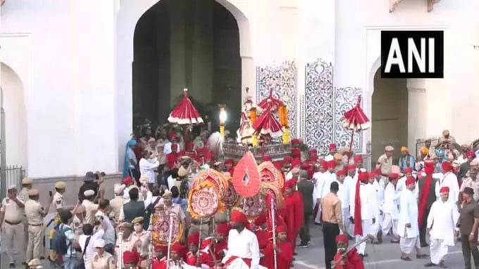 जयपुर में शाही सवारी के साथ गणगौर उत्सव का समापन जयपुर में शाही सवारी के साथ गणगौर उत्सव का समापन