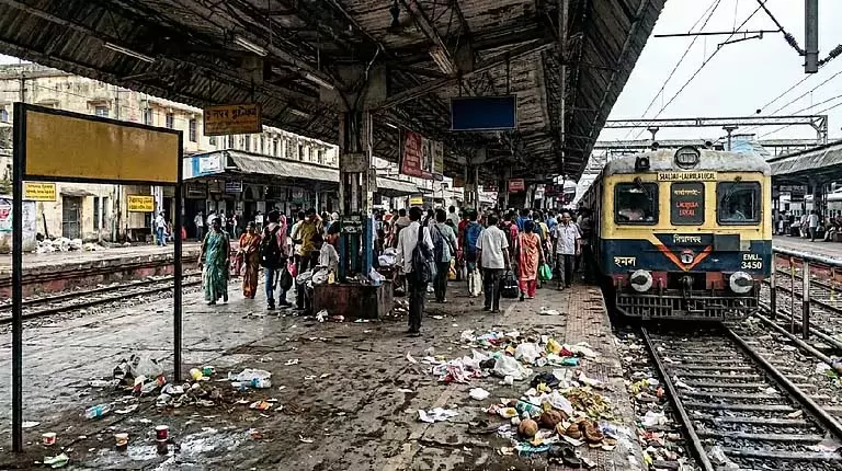 Sealdah division का सबसे गंदा स्टेशन कौन सा है? देखें कि क्या आप भी इसी स्टेशन पर उतरते Sealdah division का सबसे गंदा स्टेशन कौन सा है? देखें कि क्या आप भी इसी स्टेशन पर उतरते
