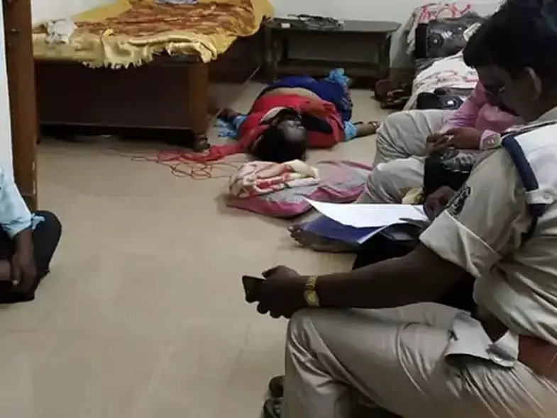 प्रॉपर्टी विवाद सुलझाने बुलाए व्यक्ति ने ही की हत्या, 5 साल बाद अहमदाबाद से हिस्ट्रीशीटर गिरफ्तार प्रॉपर्टी विवाद सुलझाने बुलाए व्यक्ति ने ही की हत्या, 5 साल बाद अहमदाबाद से हिस्ट्रीशीटर गिरफ्तार