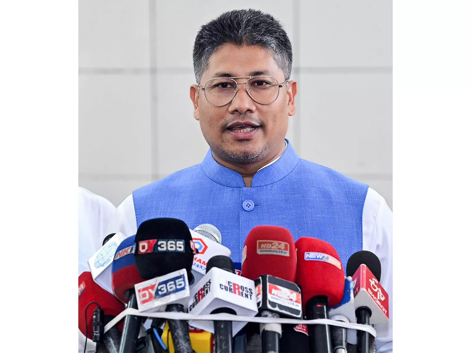 Assam के मंत्री ने कांग्रेस दफ़्तर में ज़ुबीन गर्ग के अपमान का आरोप लगाया, इसे भावनाओं पर हमला बताया Assam के मंत्री ने कांग्रेस दफ़्तर में ज़ुबीन गर्ग के अपमान का आरोप लगाया, इसे भावनाओं पर हमला बताया