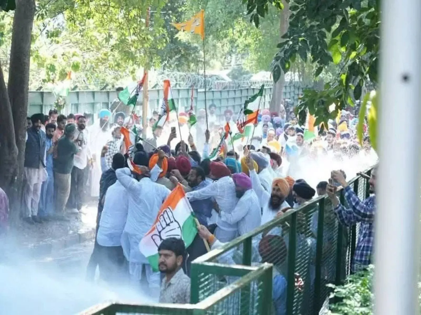 राजा वारिंग के नेतृत्व में Punjab कांग्रेस ने गगनदीप रंधावा की मौत पर किया विरोध प्रदर्शन राजा वारिंग के नेतृत्व में Punjab कांग्रेस ने गगनदीप रंधावा की मौत पर किया विरोध प्रदर्शन