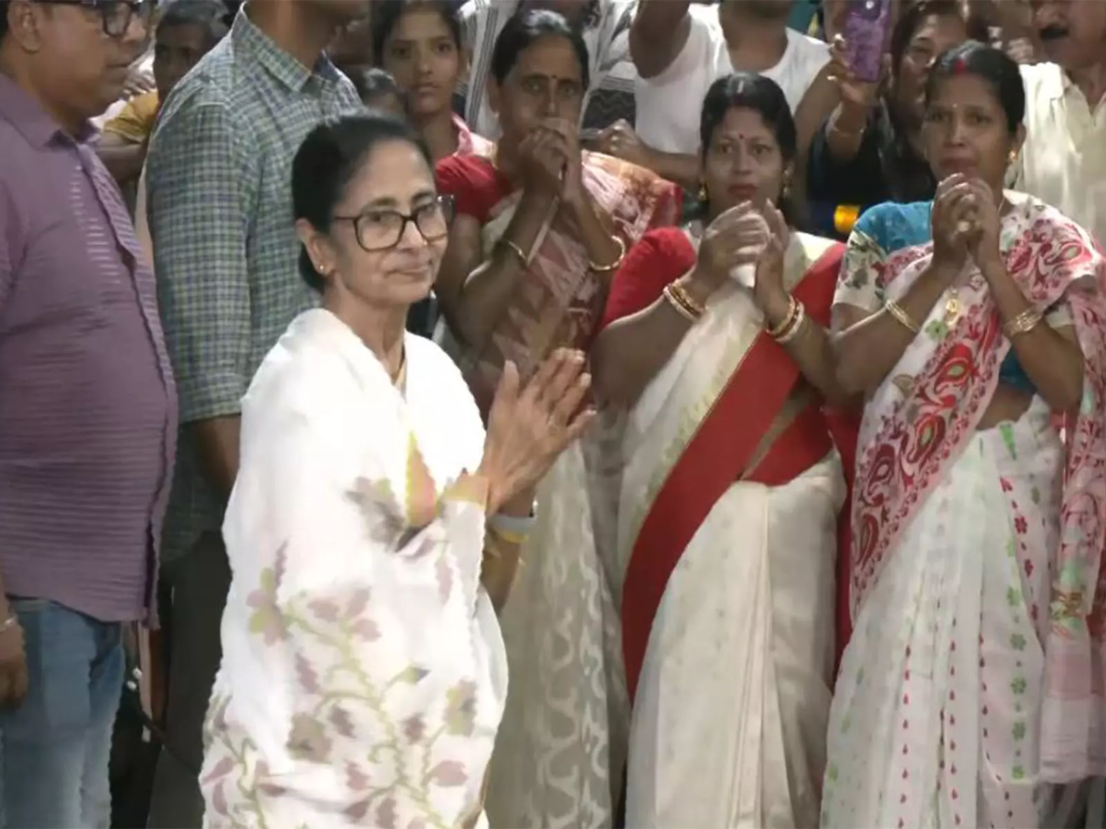 पश्चिम बंगाल की मुख्यमंत्री ममता बनर्जी TMC कार्यकर्ताओं के साथ बैठक की करेंगी अध्यक्षता पश्चिम बंगाल की मुख्यमंत्री ममता बनर्जी TMC कार्यकर्ताओं के साथ बैठक की करेंगी अध्यक्षता
