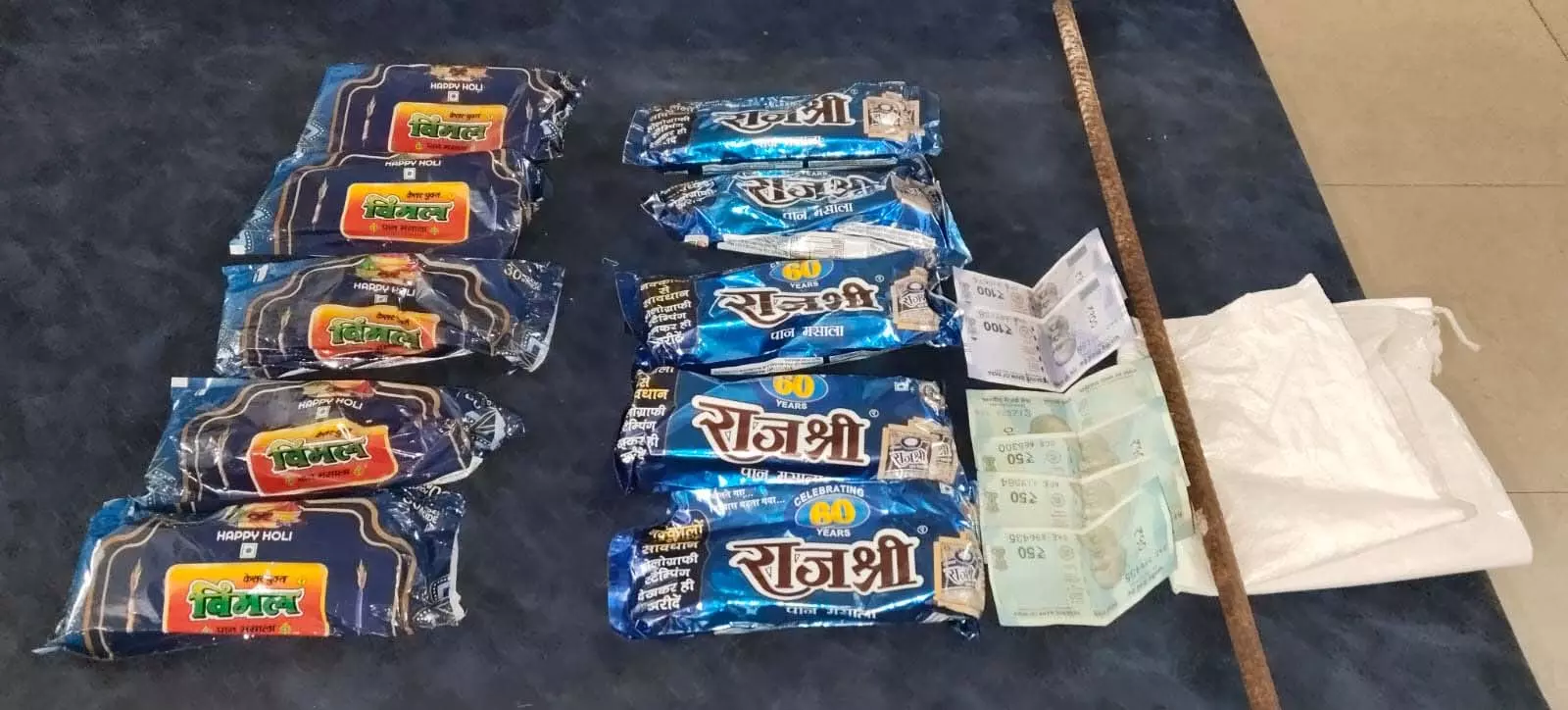 CG: पान दुकान की चोरी का खुलासा, किशोर आरोपी गिरफ्तार CG: पान दुकान की चोरी का खुलासा, किशोर आरोपी गिरफ्तार