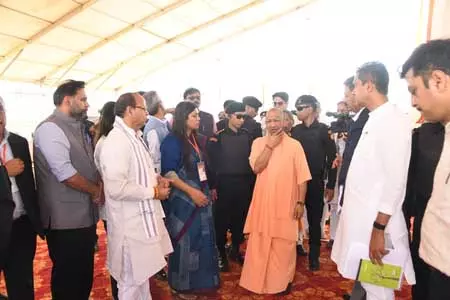 सीएम योगी ने जेवर एयरपोर्ट के लोकार्पण की तैयारी का लिया जायजा सीएम योगी ने जेवर एयरपोर्ट के लोकार्पण की तैयारी का लिया जायजा