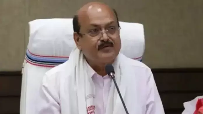 हिमंत और सैकिया ने उन नेताओं से संपर्क साधा, जिन्होंने निर्दलीय चुनाव लड़ने की धमकी दी हिमंत और सैकिया ने उन नेताओं से संपर्क साधा, जिन्होंने निर्दलीय चुनाव लड़ने की धमकी दी