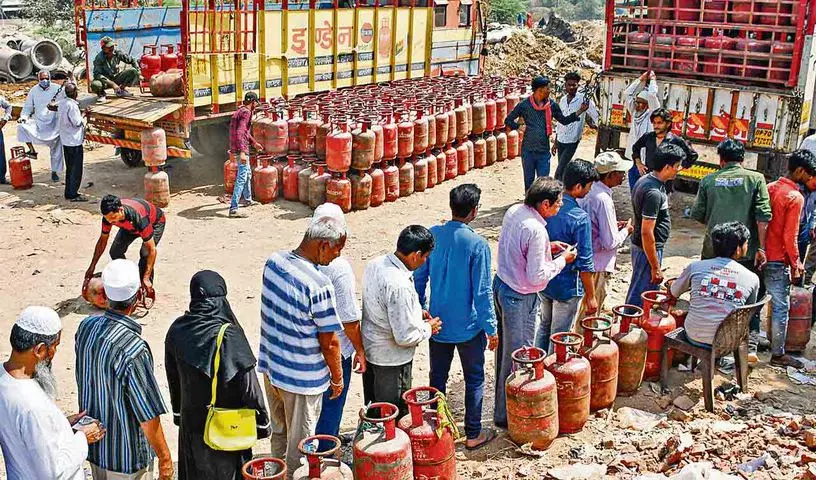 Opinion: भारत की खामोश ऊर्जा-कमज़ोरी — LPG का मंडराता संकट Opinion: भारत की खामोश ऊर्जा-कमज़ोरी — LPG का मंडराता संकट