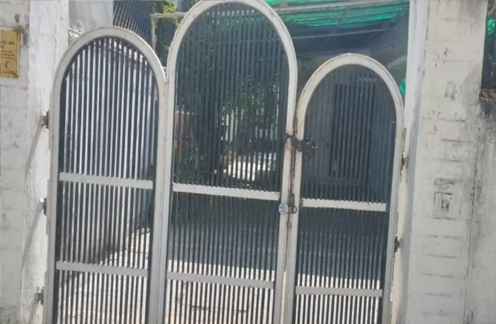 Kanpur: जाली काटकर घर में घुसे चोर, रिटायर्ड IAS के मकान में चोरी Kanpur: जाली काटकर घर में घुसे चोर, रिटायर्ड IAS के मकान में चोरी