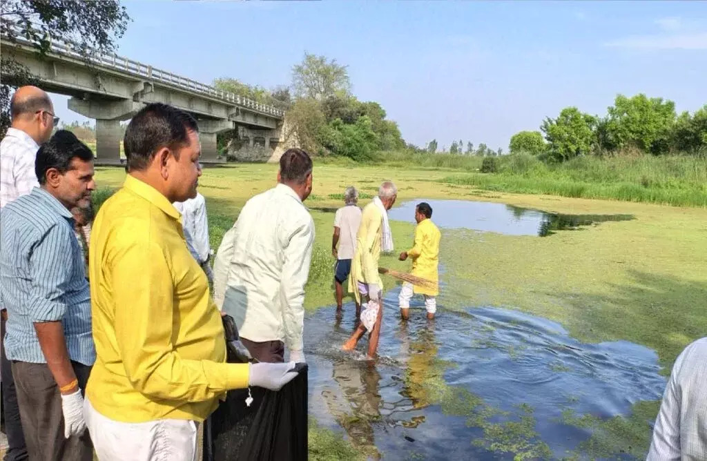 Shahjahanpur: स्वच्छता संदेश के साथ गोमती आरती, पन्ना घाट पर उमड़ा जनसमूह Shahjahanpur: स्वच्छता संदेश के साथ गोमती आरती, पन्ना घाट पर उमड़ा जनसमूह