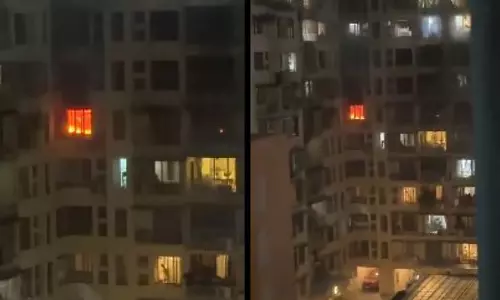 Mumbai : गोरेगांव की ऊंची इमारत में लगी भीषण आग में एक वरिष्ठ नागरिक की मौत Mumbai : गोरेगांव की ऊंची इमारत में लगी भीषण आग में एक वरिष्ठ नागरिक की मौत