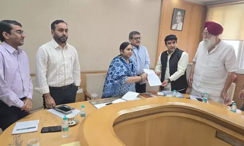 Indore : होटल मालिकों ने गैस आपूर्ति की समस्याओं को उठाया, दरों में कटौती की मांग की Indore : होटल मालिकों ने गैस आपूर्ति की समस्याओं को उठाया, दरों में कटौती की मांग की