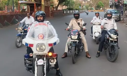 Indore : ट्रैफिक पुलिस ने एक ही दिन में 150 से ज़्यादा नियम तोड़ने वालों के खिलाफ कार्रवाई की