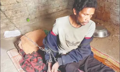 Odisha : क्योंझर में चोरी के आरोप में एक व्यक्ति को चार महीने तक जंजीरों में बांधकर प्रताड़ित किया