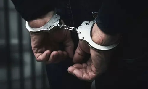 Jammu: जम्मू पुलिस ने नशा तस्कर को दबोचा Jammu: जम्मू पुलिस ने नशा तस्कर को दबोचा