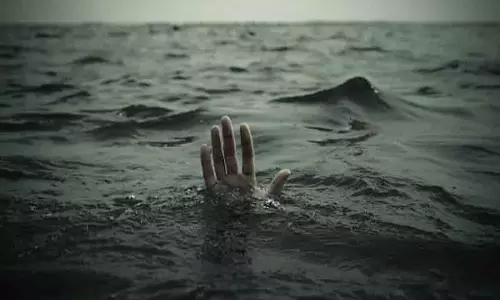 Srinagar के बाबडेम्ब में डूबने से एक व्यक्ति की मौत Srinagar के बाबडेम्ब में डूबने से एक व्यक्ति की मौत