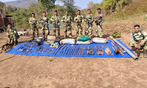 Odisha : कंधमाल में तलाशी अभियान के दौरान अवैध बंदूक निर्माण इकाई का भंडाफोड़ Odisha : कंधमाल में तलाशी अभियान के दौरान अवैध बंदूक निर्माण इकाई का भंडाफोड़