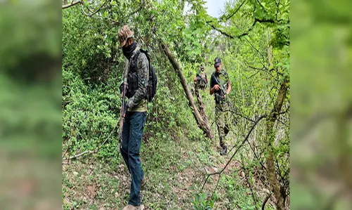 अंतरराष्ट्रीय सीमा के पास स्थित गांव में हुआ विस्फोट, जांच जारी अंतरराष्ट्रीय सीमा के पास स्थित गांव में हुआ विस्फोट, जांच जारी