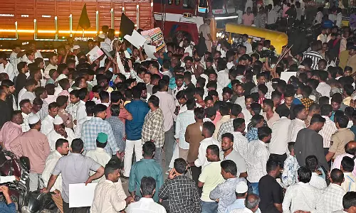 Davanagere दक्षिण उपचुनाव: समुदाय को कांग्रेस का टिकट न दिए जाने पर मुसलमानों का विरोध Davanagere दक्षिण उपचुनाव: समुदाय को कांग्रेस का टिकट न दिए जाने पर मुसलमानों का विरोध