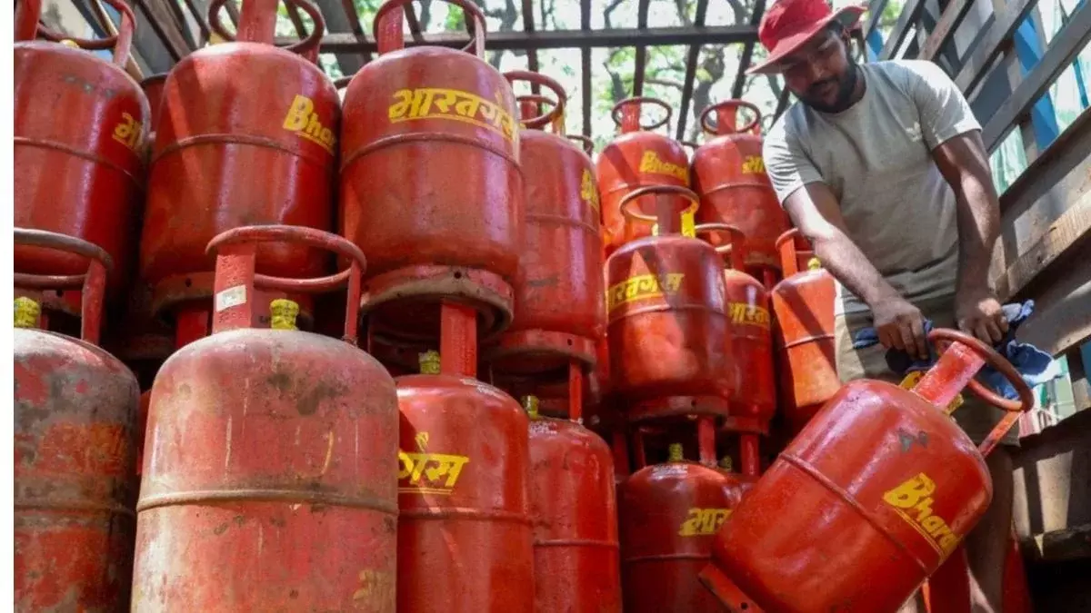 Lucknow: होटल-ढाबा कारोबारियों को LPG सप्लाई में फायदा Lucknow: होटल-ढाबा कारोबारियों को LPG सप्लाई में फायदा