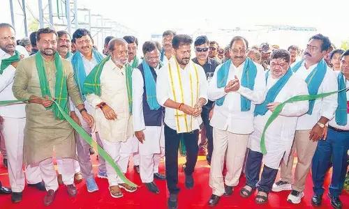 Telangana: ‘सरकार किसानों पर हर महीने 5,500 करोड़ रुपये खर्च कर रही है’ Telangana: ‘सरकार किसानों पर हर महीने 5,500 करोड़ रुपये खर्च कर रही है’