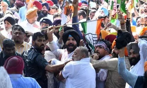 Punjab कांग्रेस ने पूर्व मंत्री लालजीत भुल्लर के पट्टी घर के बाहर पक्का मोर्चा निकालने की योजना बनाई Punjab कांग्रेस ने पूर्व मंत्री लालजीत भुल्लर के पट्टी घर के बाहर पक्का मोर्चा निकालने की योजना बनाई