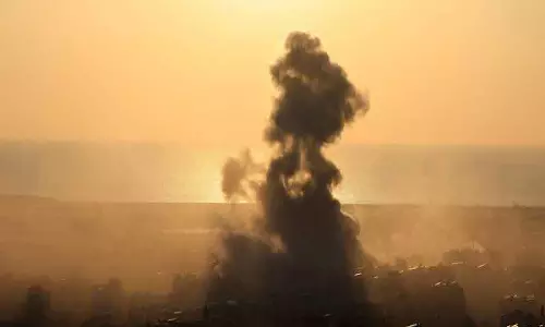 Abu Dhabi में मिसाइल के मलबे की चपेट में आने से एक भारतीय घायल Abu Dhabi में मिसाइल के मलबे की चपेट में आने से एक भारतीय घायल