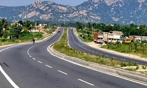 वाहन चालकों को एक और झटका; 1 April से नेशनल हाईवे पर सफर होगा महंगा वाहन चालकों को एक और झटका; 1 April से नेशनल हाईवे पर सफर होगा महंगा