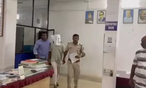 नाबालिग लड़कियों के यौन शोषण के मामले में भाजपा पार्षद का बेटा गिरफ्तार नाबालिग लड़कियों के यौन शोषण के मामले में भाजपा पार्षद का बेटा गिरफ्तार