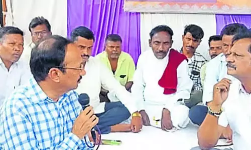 Karnataka : विधायक कौजलगी ने धरना स्थल का दौरा किया Karnataka : विधायक कौजलगी ने धरना स्थल का दौरा किया