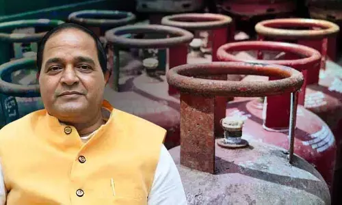 खाद्य आपूर्ति मंत्री ने पर्याप्त LPG स्टॉक का आश्वासन दिया