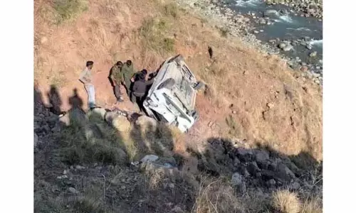 RAJOURI: दरहाल सड़क हादसे में 6 लोग घायल RAJOURI: दरहाल सड़क हादसे में 6 लोग घायल