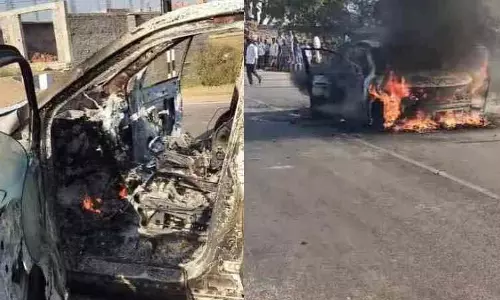 XUV कार में भीषण आग, दूल्हा-दुल्हन समेत 7 लोगों ने कूदकर बचाई जान XUV कार में भीषण आग, दूल्हा-दुल्हन समेत 7 लोगों ने कूदकर बचाई जान