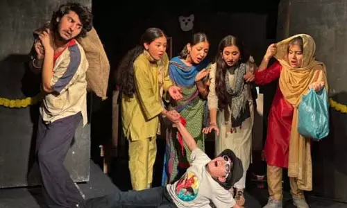 JAMMU: नटरंग संडे थिएटर श्रृंखला में हिंदी नाटक चांदी का चमचा प्रस्तुत करता है