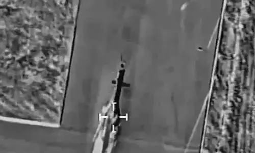 मध्य इज़राइल में मिसाइल गिरने के बाद IDF ने ईरान में ठिकानों पर हमलों की नई लहर शुरू की