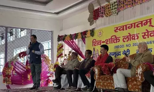 अनाथ लड़कियों को Sukanya योजना के चेक वितरित किए गए अनाथ लड़कियों को Sukanya योजना के चेक वितरित किए गए